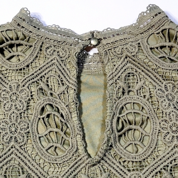 Ultra Pink Sage Crochet Lacey Scalloped Bell Sleeve & Lined Pop Over Blouse (L) - Picture 10 of 12